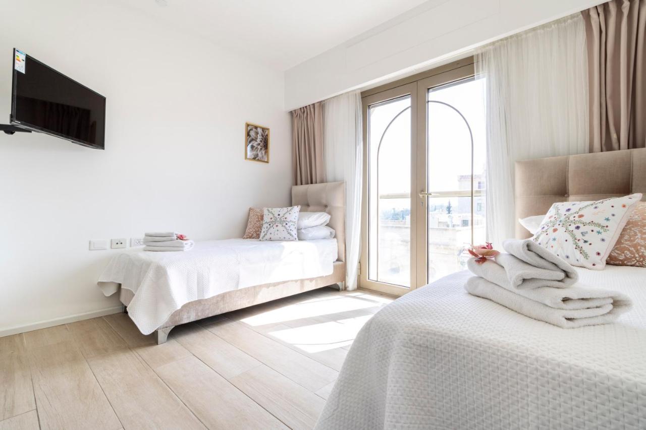 Luxury Three-Bedroom/Terrace Over Old City View Jeruzsálem Kültér fotó